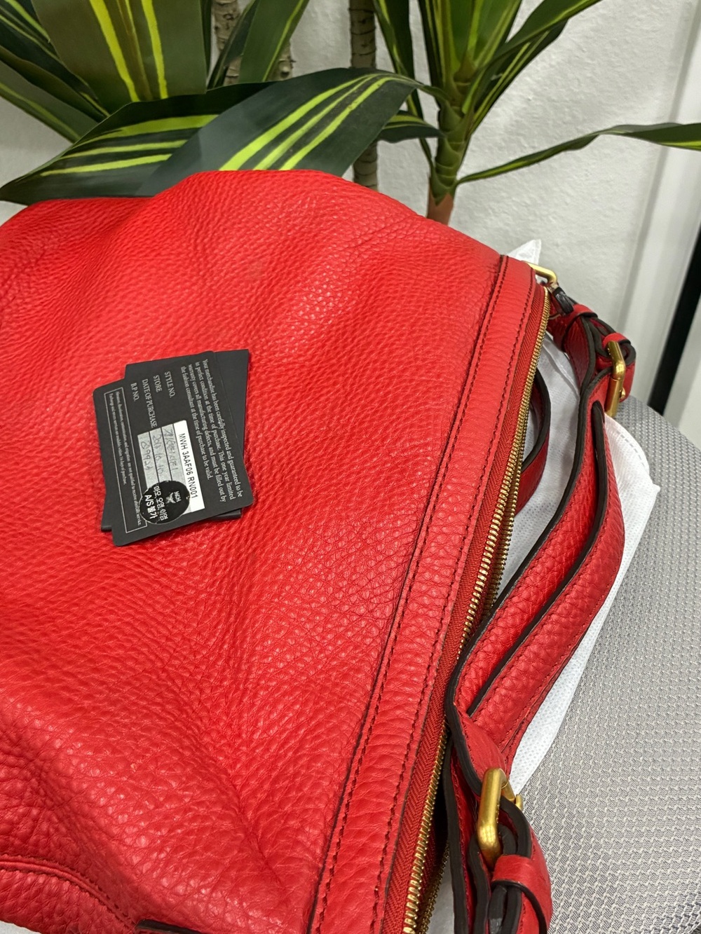 MCM red Pebbled Leather Women’s Shoulder Bag with Gold Plaque-preowned - Picture 8 of 9
